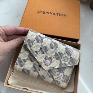 Louis Vuitton victorine wallet